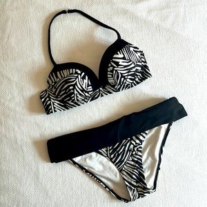 Victorias Secret Zebra Print Bikini in 34B top Medium bottom